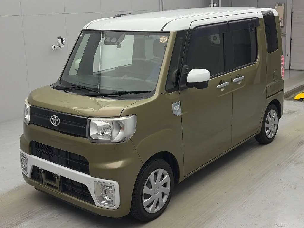 Toyota Pixis Mega LA700A 2021